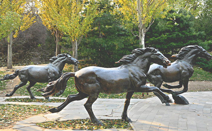 廣場(chǎng)銅馬雕塑——駿馬奔騰 ，鑄就永恒